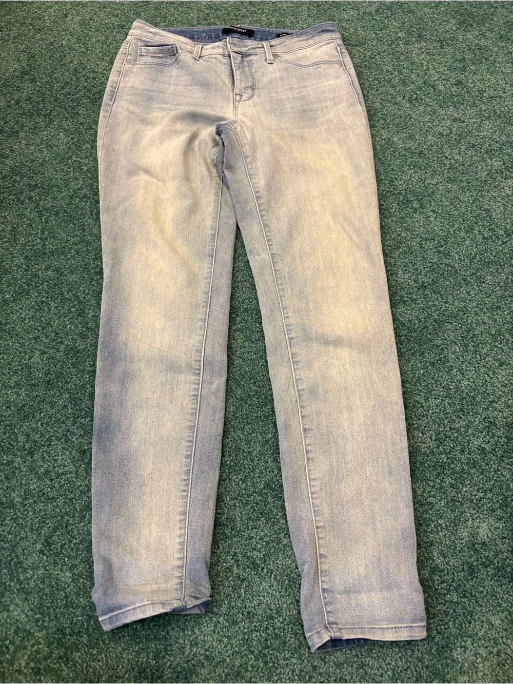 Bundle Nine West Gramercy Skinny Ankle Jeans Bundle Size 4 Light Wash & White